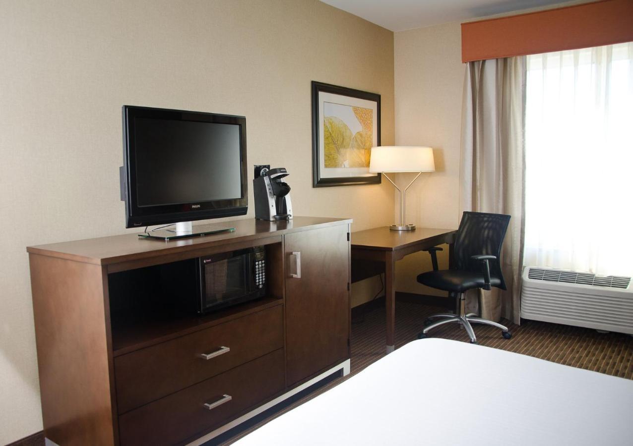 Holiday Inn Express Hotel & Suites Watertown - Thousand Islands By Ihg Eksteriør billede