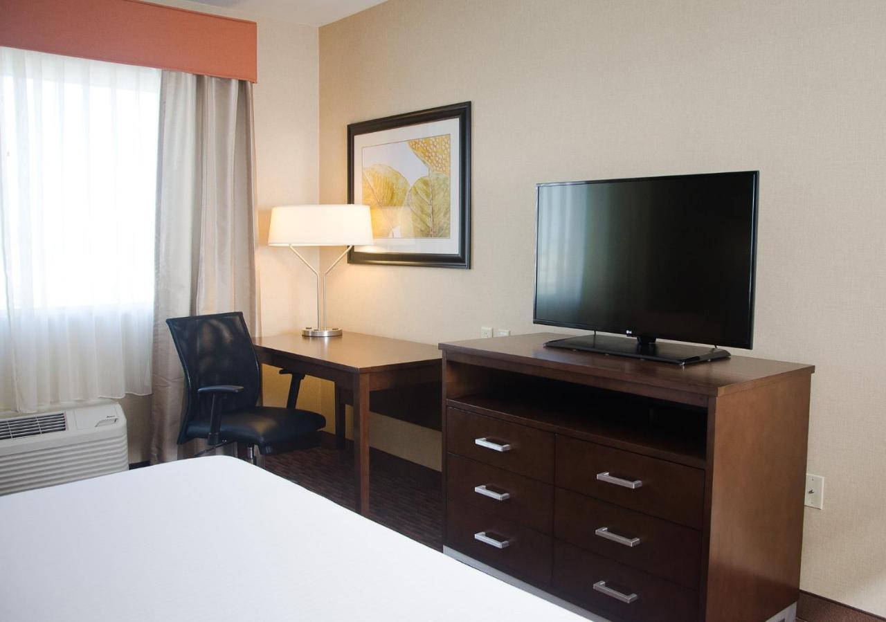 Holiday Inn Express Hotel & Suites Watertown - Thousand Islands By Ihg Eksteriør billede