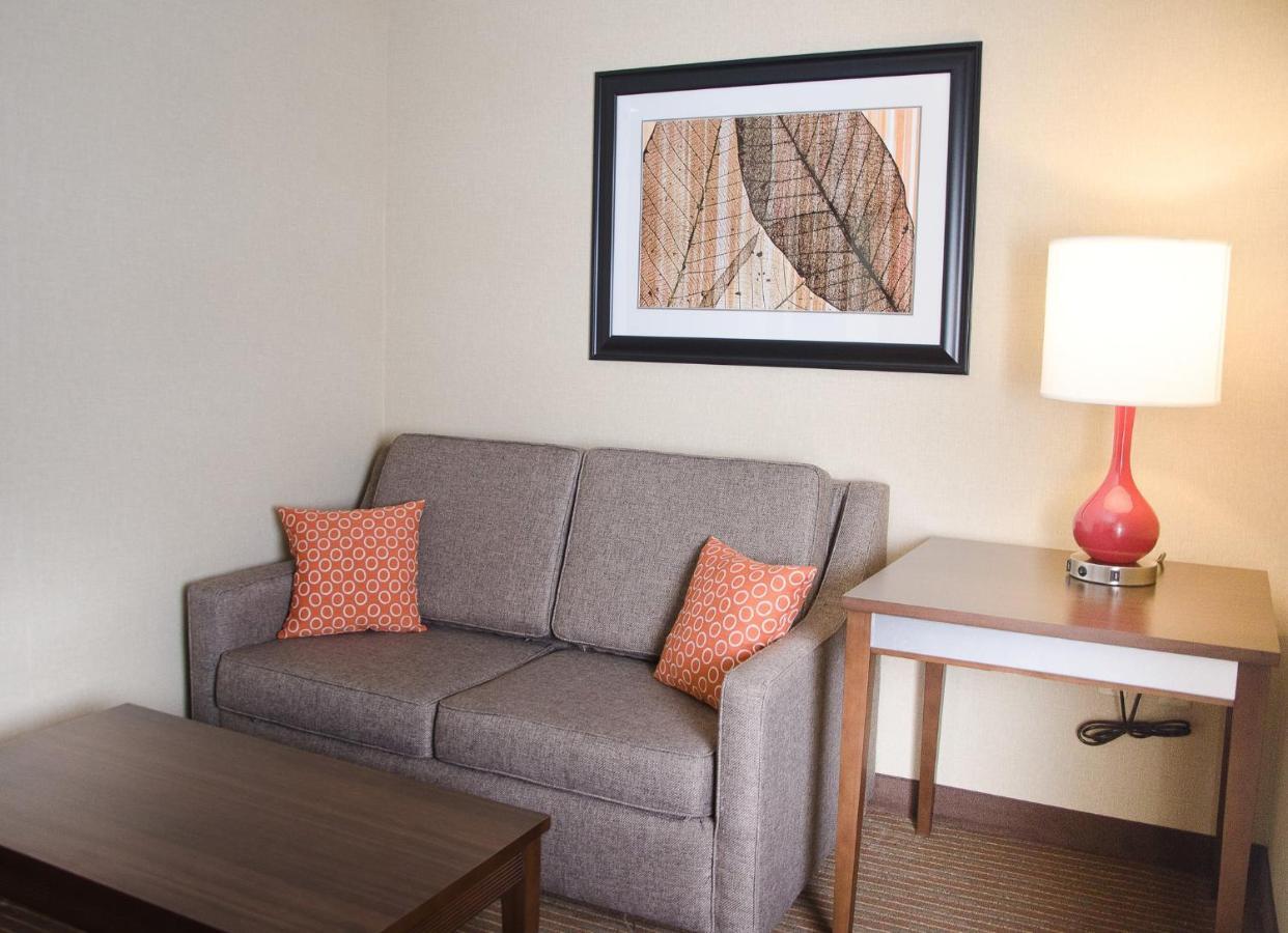 Holiday Inn Express Hotel & Suites Watertown - Thousand Islands By Ihg Eksteriør billede