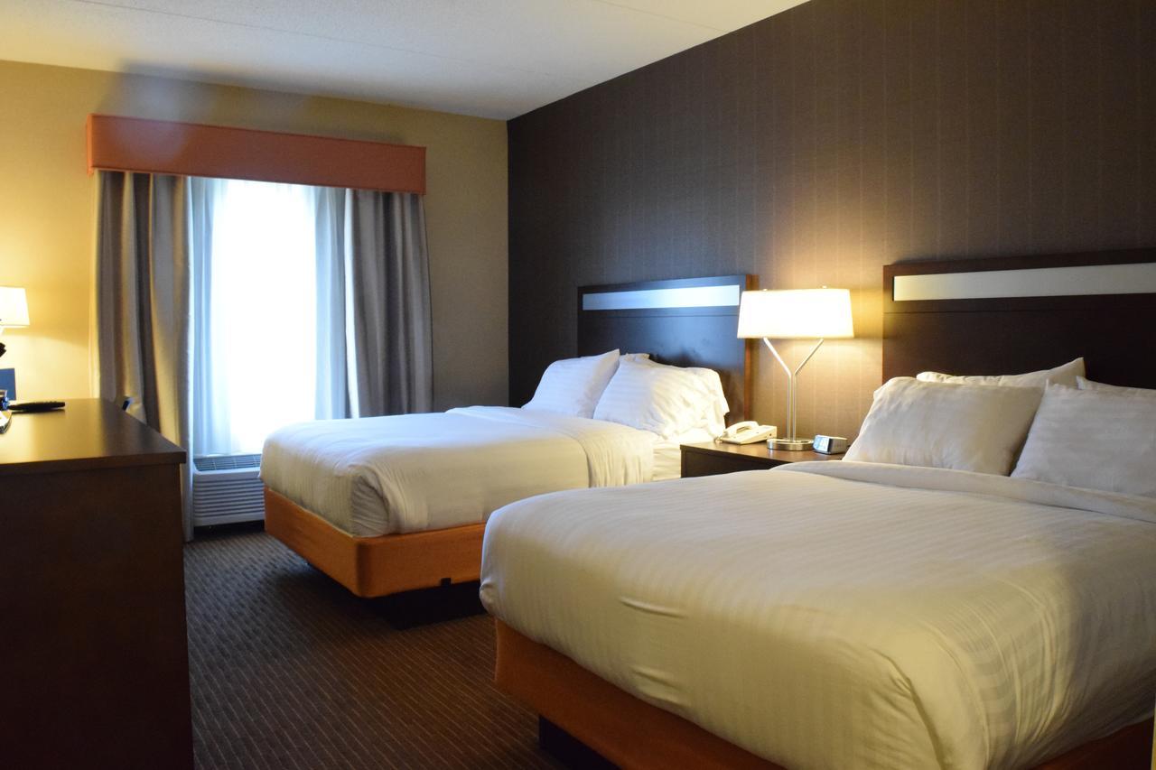 Holiday Inn Express Hotel & Suites Watertown - Thousand Islands By Ihg Eksteriør billede