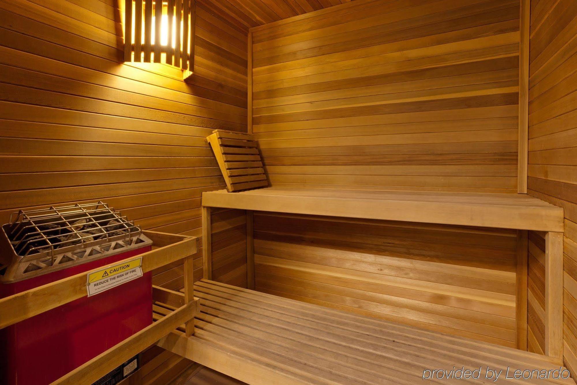 Holiday Inn Express Hotel & Suites Watertown - Thousand Islands By Ihg Eksteriør billede